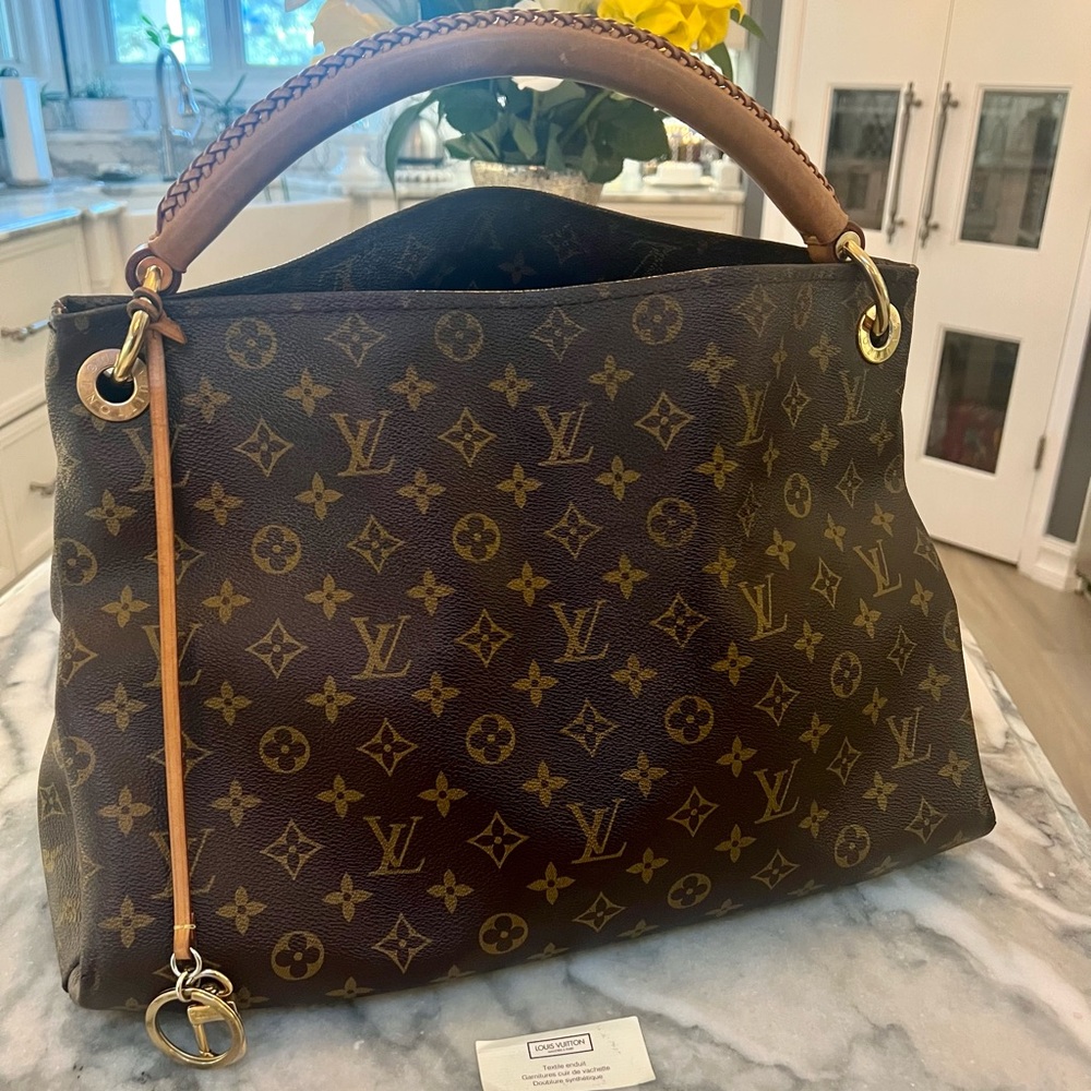 Authentic Artsy Louis Vuitton Bag! The best bag of them all!
